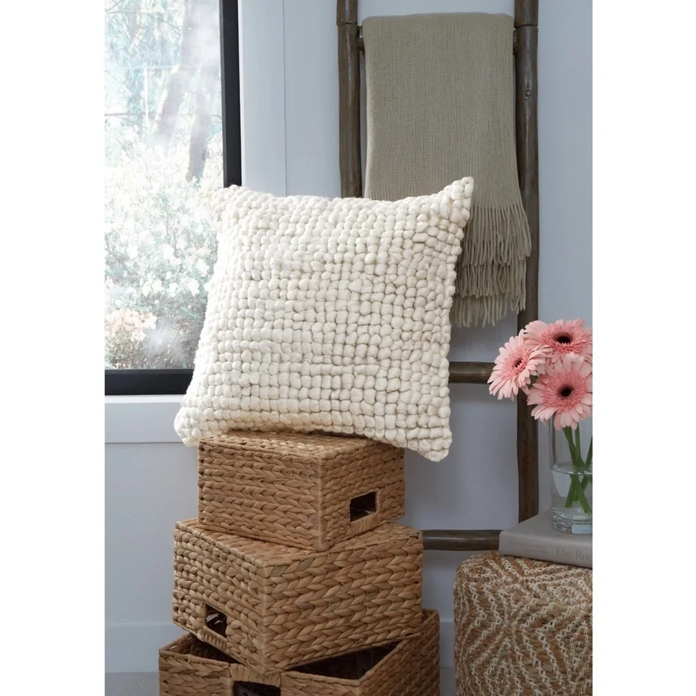 Aavie Pillow Chunky Knit Cream with insert